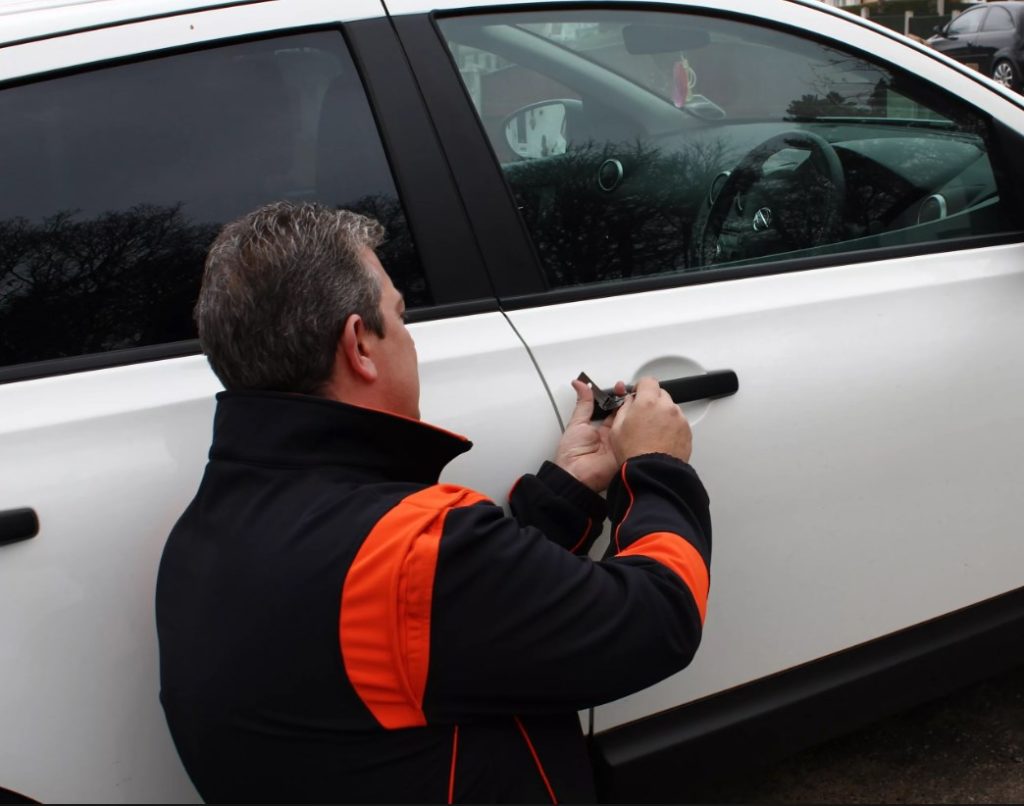 Срочное открытие дверей автомобиля в Тобольске