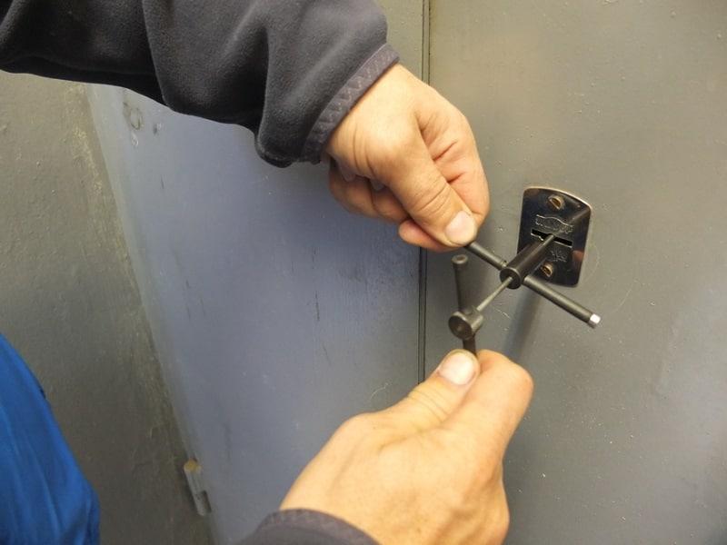 Срочное открытие замков гаража в Тобольске